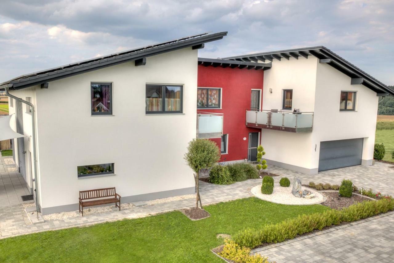 Apartamento Haus Lindenfeld Ruhstorf an der Rott Exterior foto